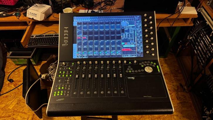 SmartAV Tango + Hackintosh old school mixing setup, Muziek en Instrumenten, Overige Muziek en Instrumenten, Ophalen