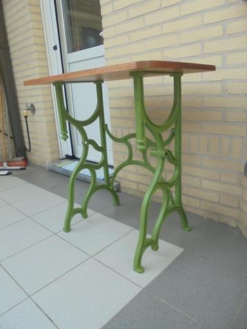 Mooi speciaal upcycling tuin- , terras- , bijzettafeltje beschikbaar voor biedingen