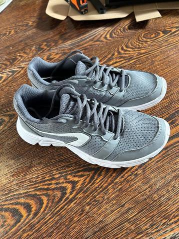Grijze sportschoenen, Sportschoenen, Nieuw, Ophalen of Verzenden, Grijs