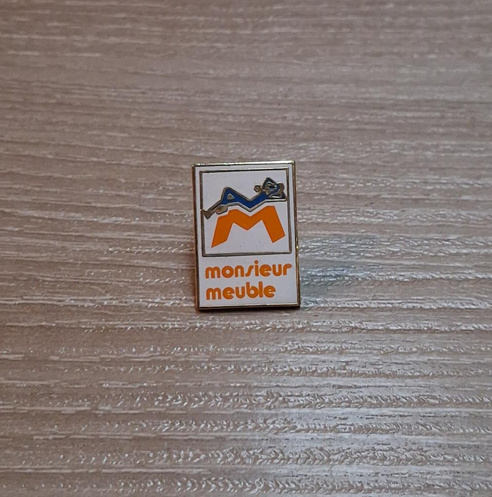 PIN - MONSIEUR MEUBLE, Envoi, Utilisé, Autres sujets/thèmes, Insigne ou Pin's