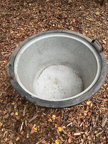 IJzeren kuip beschikbaar voor biedingen