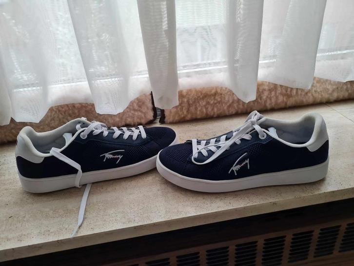 Prachtige Tommy Jeans sneakers - maat 38. Perfecte conditie, Kleding | Dames, Schoenen, Gedragen, Sneakers, Blauw, Verzenden
