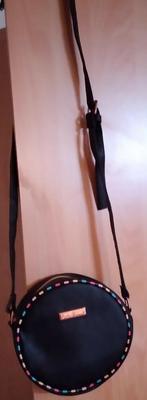 Ronde tas „Little Marcel” met verstelbare schouderriem., Ophalen, Nieuw, Zwart, Overige merken