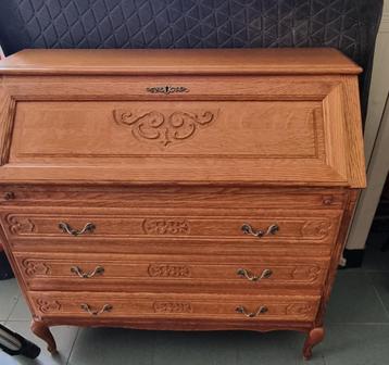 Oude secretaris bureau beschikbaar voor biedingen