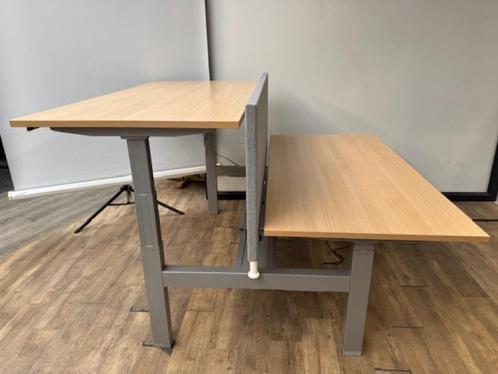 Gebruikt aluminium duo bureau licht eiken blad, Huis en Inrichting, Bureaus, Bureau, Elektrisch, Ophalen