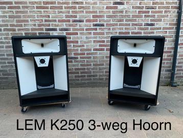 LEM K-250. 3-Weg Hoornsysteem, Enlèvement, Comme neuf, 120 watts ou plus, Haut-parleurs Frontaux, Arrière ou Stéréo