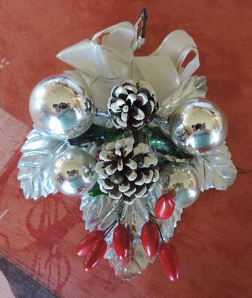 2 kleine kerst- en nieuwjaarsdecoraties    beschikbaar voor biedingen