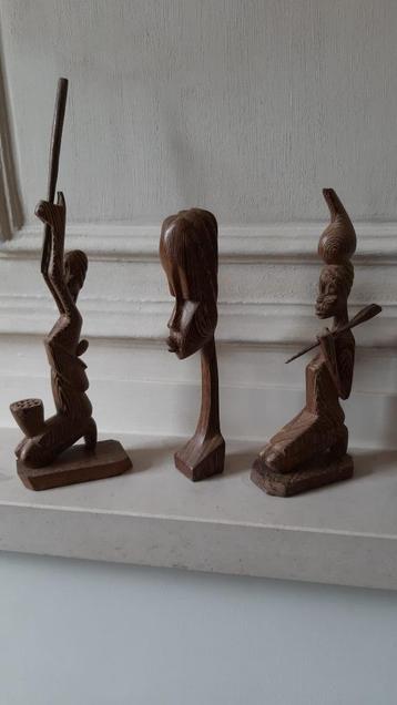 3 houten afrikaanse beeldjes beschikbaar voor biedingen