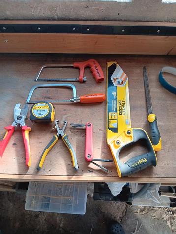 Handgereedschap beschikbaar voor biedingen