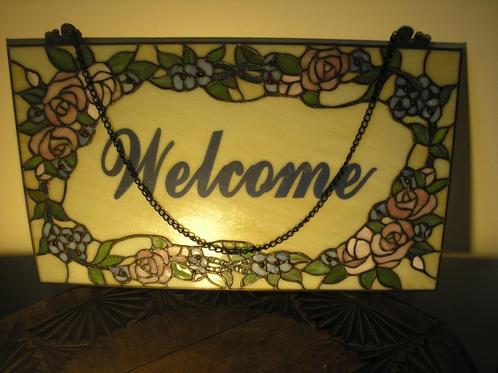 Tiffany paneel met kleurige bloemen en tekst 'WELCOME', Antiek en Kunst, Antiek | Verlichting, Ophalen