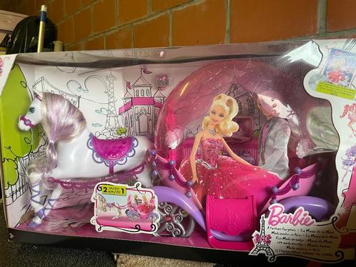 Barbie : un conte de fées de mode - Calèche et cheval, Enfants & Bébés, Jouets | Poupées, Neuf, Barbie, Enlèvement