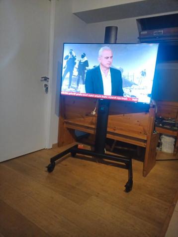 Samsung tv met standaard  beschikbaar voor biedingen