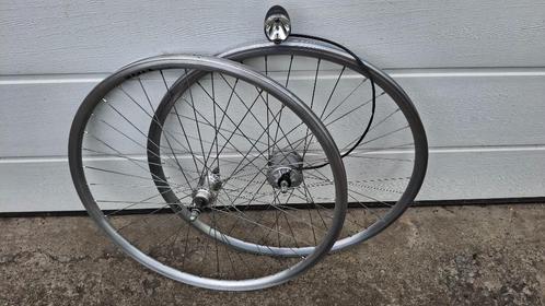 Goede 28 wielset 6/7 achterwiel + 3 watt naafdynamo voorwiel, Fietsen en Brommers, Fietsonderdelen, Gebruikt, Wiel, Ophalen