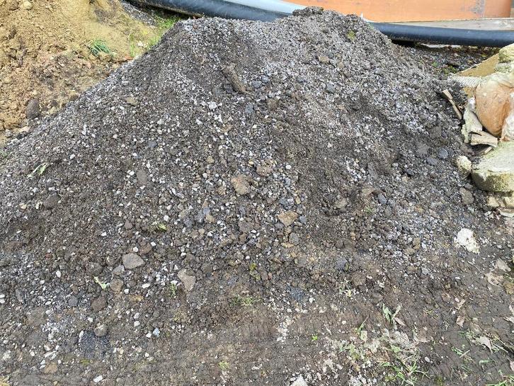 GRATIS grond met kiezels, Jardin & Terrasse, Gravier, Rochers & Caillasse, Utilisé, Enlèvement