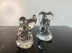 2 zittende hondjes in glas en kristal. 095/E., Ophalen