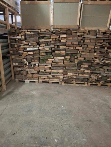 Afbraakhout gezaagt  beschikbaar voor biedingen