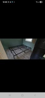 Metalen bed 140x200 met matras als nieuw, Huis en Inrichting, Slaapkamer | Bedden, Ophalen, Zwart, 140 cm, Zo goed als nieuw
