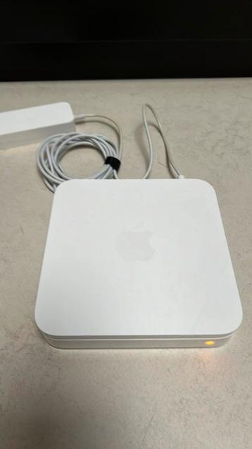 Apple AirPort Extreme Base Station (Wifi Router)