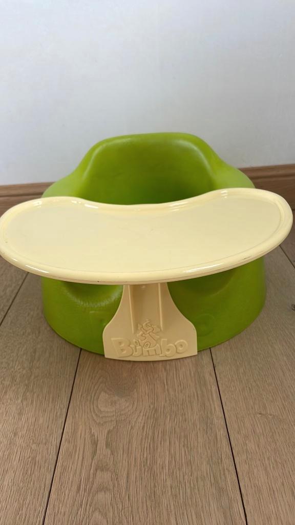bumbo seat met tafeltje, Enfants & Bébés, Chaises pour enfants, Comme neuf, Enlèvement