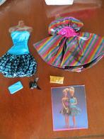 Vêtements Barbie - avec étiquette - 2 sets - neufs, Collections, Poupées, Vêtements, Enlèvement ou Envoi, Neuf