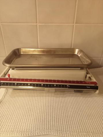 Weegschaal voor huishoudelijk gebruik - vintage beschikbaar voor biedingen