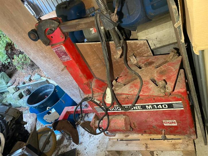 Démonte‑pneus Duquesne M140, Autos : Divers, Outils de voiture, Utilisé, Enlèvement