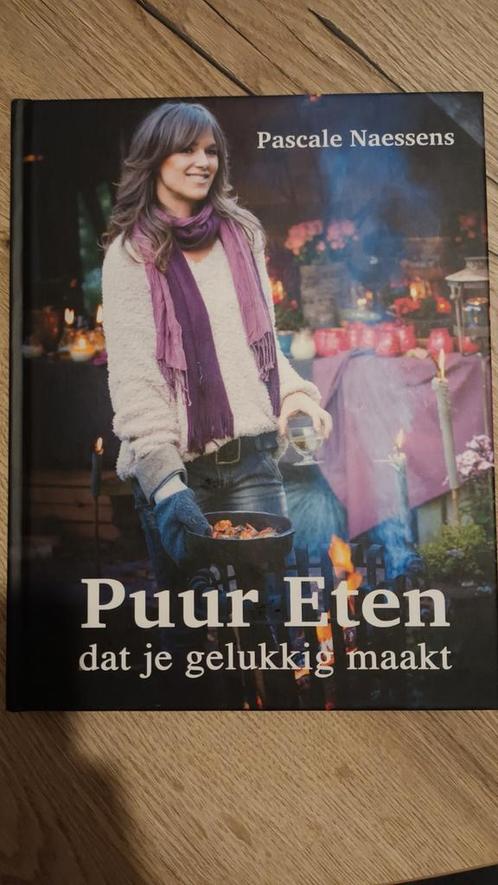 Pascale Naessens - Puur eten dat je gelukkig maakt, Boeken, Kookboeken, Zo goed als nieuw, Ophalen of Verzenden