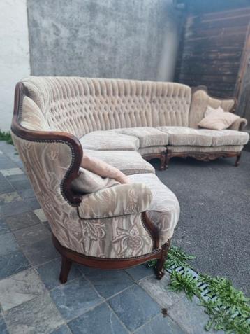 Zeer mooie zetel te koop beschikbaar voor biedingen