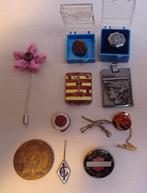 Knoopsgat insignes/revers pins en speldjes, Verzamelen, Ophalen of Verzenden, Zo goed als nieuw