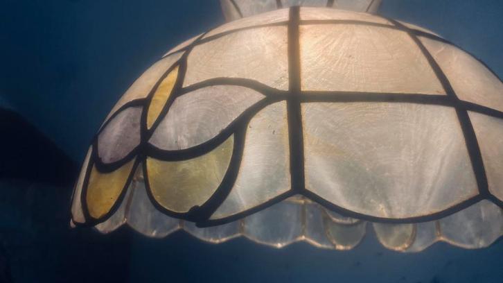 Vintage Tiffany schelpen lampenkap, Huis en Inrichting, Lampen | Hanglampen, Zo goed als nieuw, Minder dan 50 cm, Overige materialen