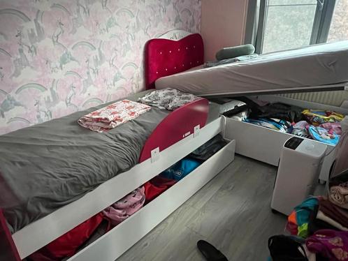 2 maal volledig van het merk " ÇILEK " nog 2 kasten van Ikea, Kinderen en Baby's, Kinderkamer | Bedden, Zo goed als nieuw, Lattenbodem