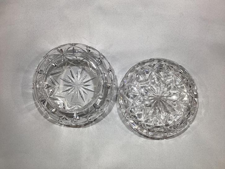 Bonbonniere in kristal. 235/2., Antiek en Kunst, Antiek | Glaswerk en Kristal, Ophalen