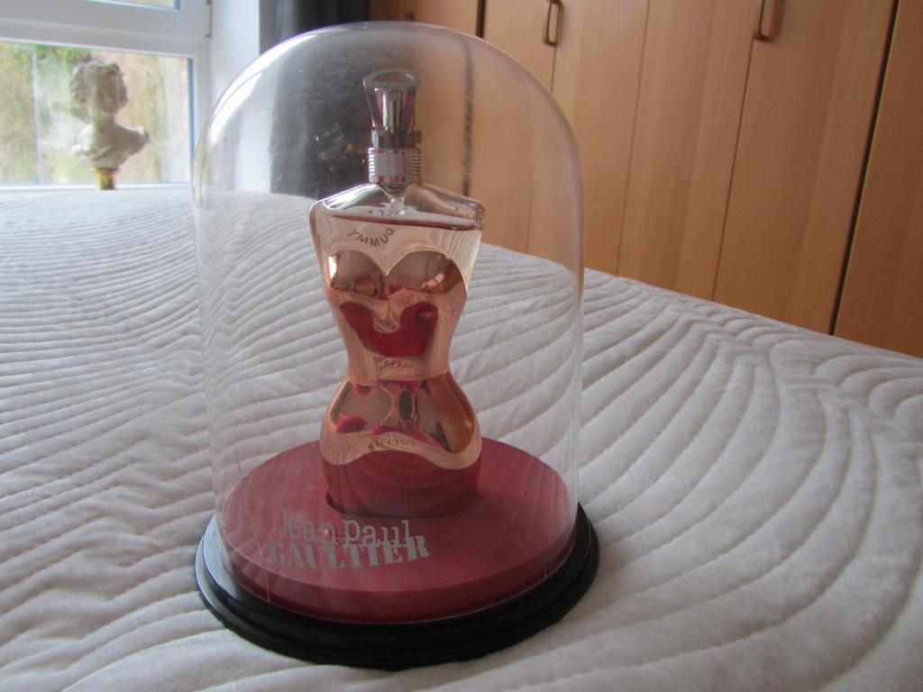 GAULTIER Jean-Paul GLOBE factice siglé, Envoi