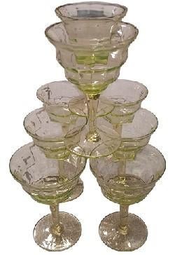 8 uranium wijnglazen., Antiquités & Art, Enlèvement