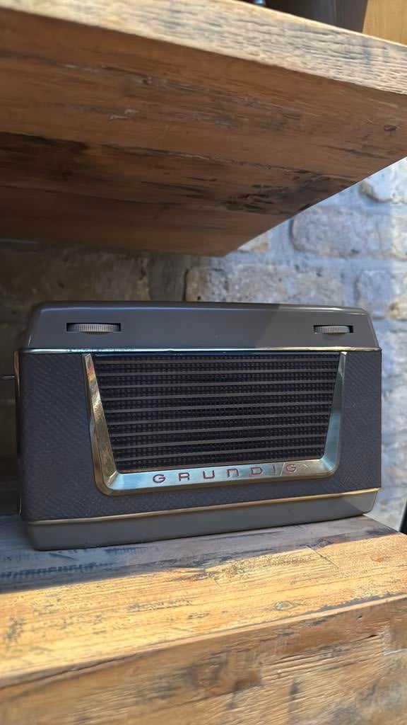 Mooie originele Grundig radio in retro/vintage stijl., Antiquités & Art, Enlèvement