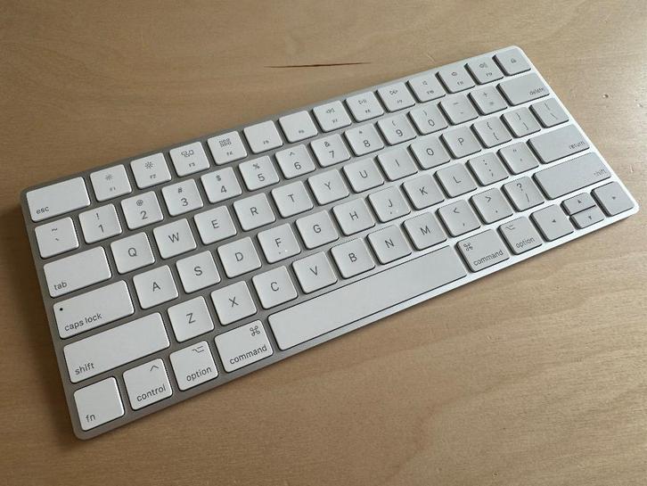 Apple Magic Keyboard 2 (Engels VS Layout), Informatique & Logiciels, Claviers, Utilisé, Qwerty, Sans fil, Enlèvement ou Envoi