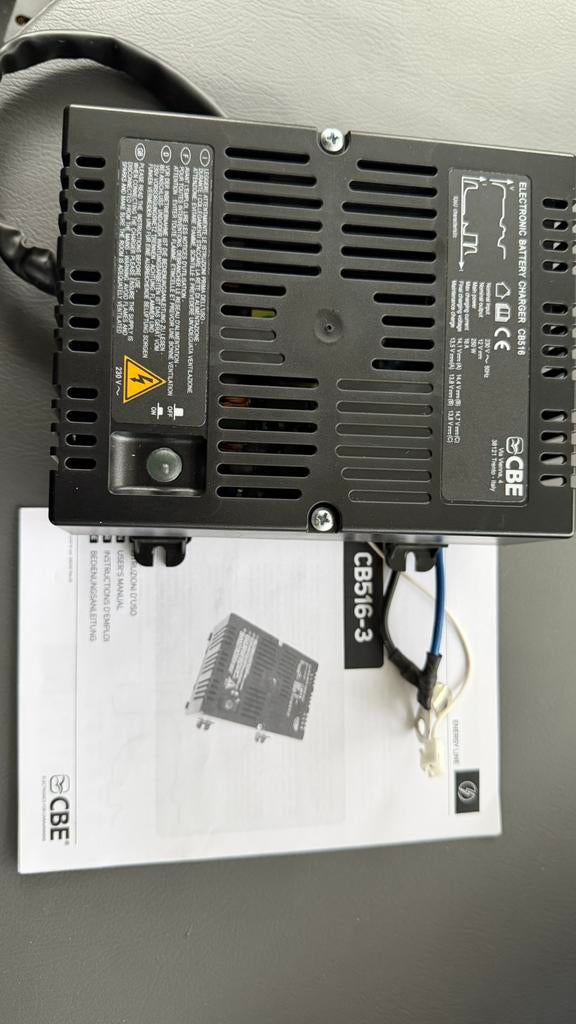 Chargeur de batterie CBE CB516-3 230 vers 12 volts 16A, Caravanes & Camping, Camping-car Accessoires, Comme neuf, Enlèvement ou Envoi