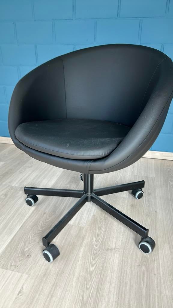 Bureaustoeltje in perfecte staat (Skruvsta van Ikea) zwart, Maison & Meubles, Chaises de bureau, Comme neuf, Noir, Enlèvement