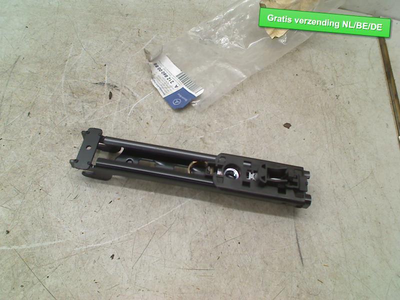 GORDEL HOOGTE VERSTELLER L rechts E (W212) (A2128600088), Auto-onderdelen, Gebruikt, Dhr. R. de Gouw, Mercedes-Benz, De Bloemendaal 21 21
5221 EB  'S HERTOGENBOSCH, NL