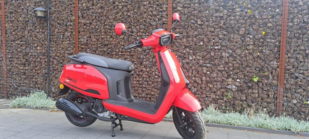 Nieuwe scooter A of B, Ophalen, Nieuw, Benzine, 50 cc