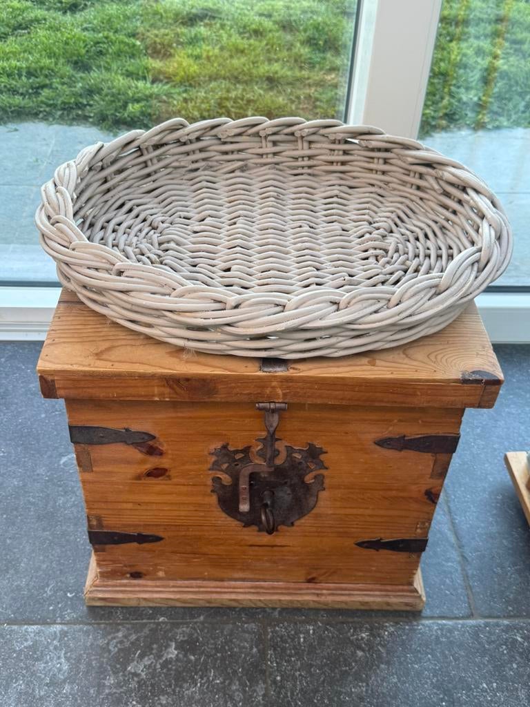 Superbe coffre en bois, Enlèvement, Comme neuf