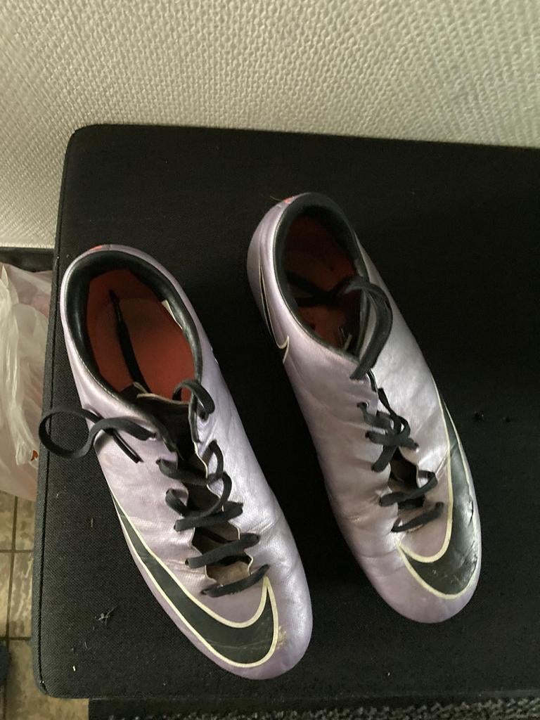 Chaussures de foot à crampons., Enlèvement