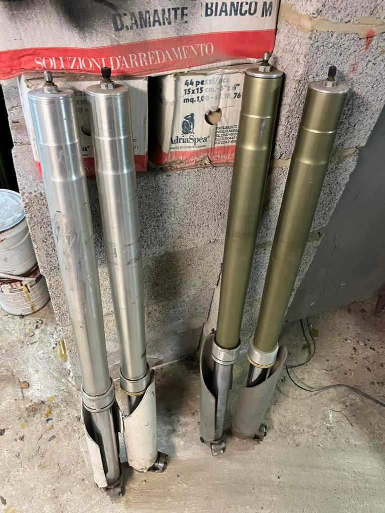 Vorkpoten up-side-down crossmotoren, Motos