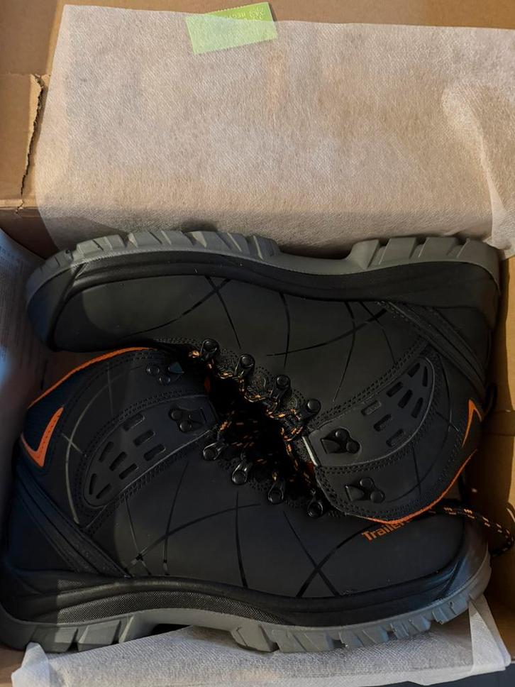 Paires de chaussures de sécurité neuf ! Jamais mise !, Doe-het-zelf en Bouw, Veiligheidskleding, Zo goed als nieuw, Ophalen