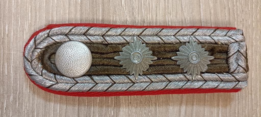 Patte d'épaule d'officier Allemand d'Hauptmann ww2, Envoi, Armée de l'air, Emblème ou Badge