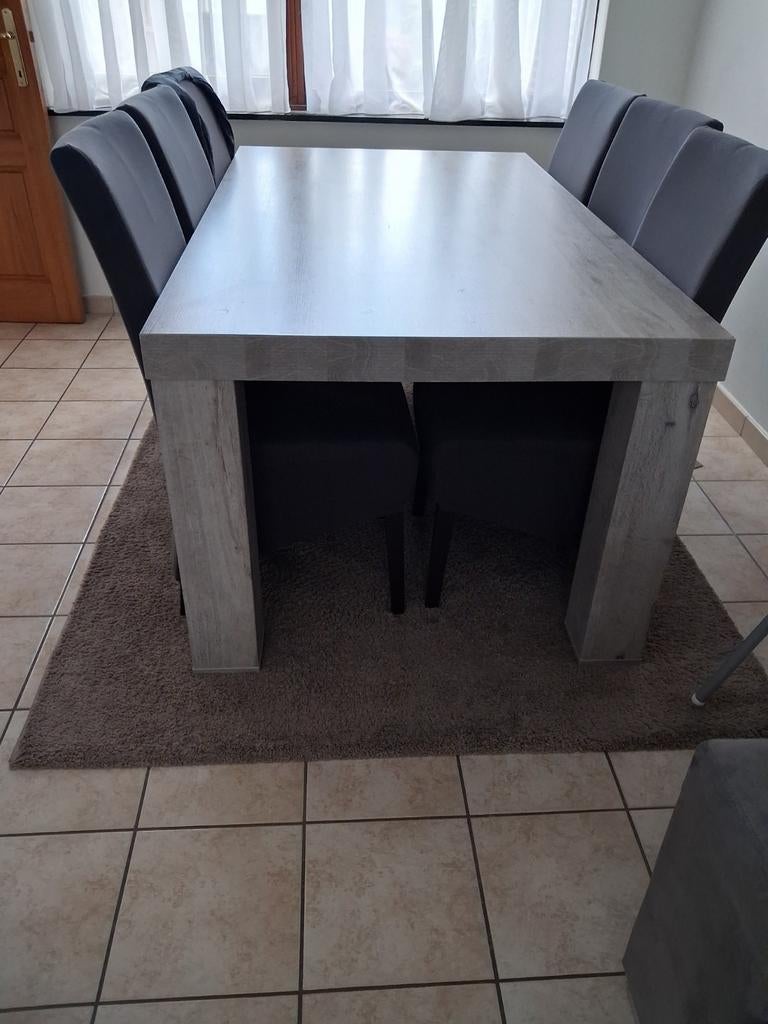 Tafel met stoelen, Ophalen