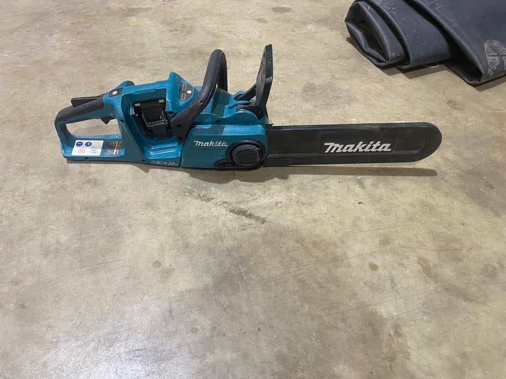 Makita kettingzaag, Ophalen, Zo goed als nieuw