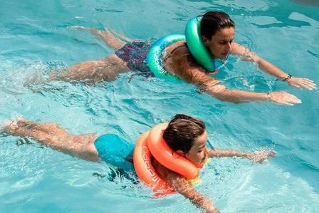 Gilet de natation gonflable 19-30 kg - 2 set, Kinderen en Baby's, Speelgoed | Buiten | Opblaasfiguren, Ophalen, Zo goed als nieuw