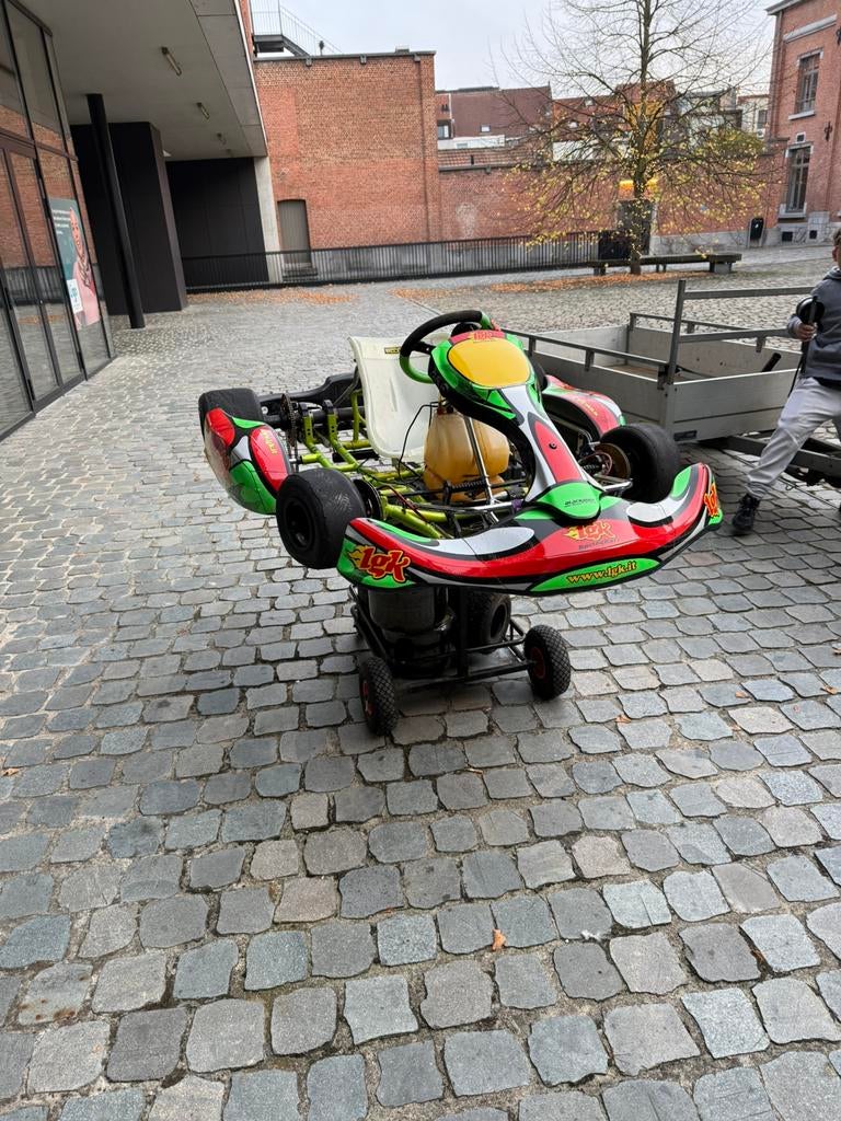 Lgk kart chassis., Sports & Fitness, Karting, Enlèvement, Comme neuf, Kart