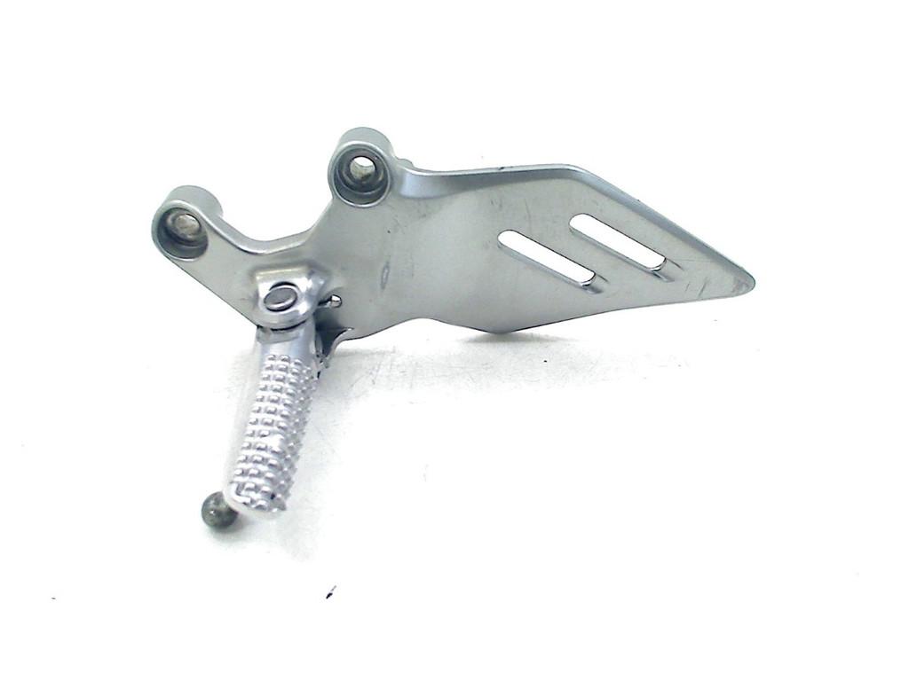 REPOSE PIEDS AVANT GAUCHE Yamaha MT 09 2021-2023 (MT09 B7N), Dhr. S. di Majo, Utilisé, Info@cama-motorparts.nl, P.J. Troelstraweg 8 8
3144 CX  MAASSLUIS, NL